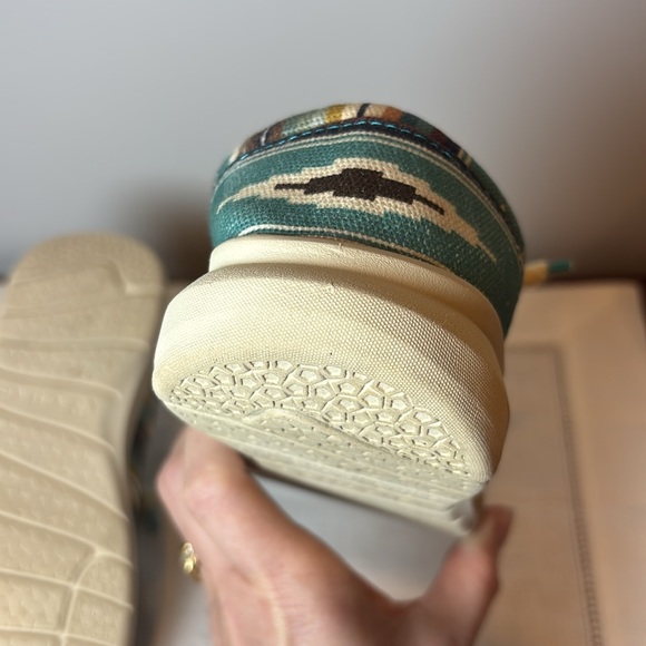 Ariat Hilo Women's Size 6 B Turquoise Serape - Picture 7 of 9